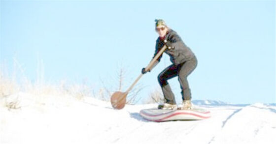 에바 추운 겨울은 눈 부풀게할 수 있는 스키 보드에 타는 노를 견딥니다