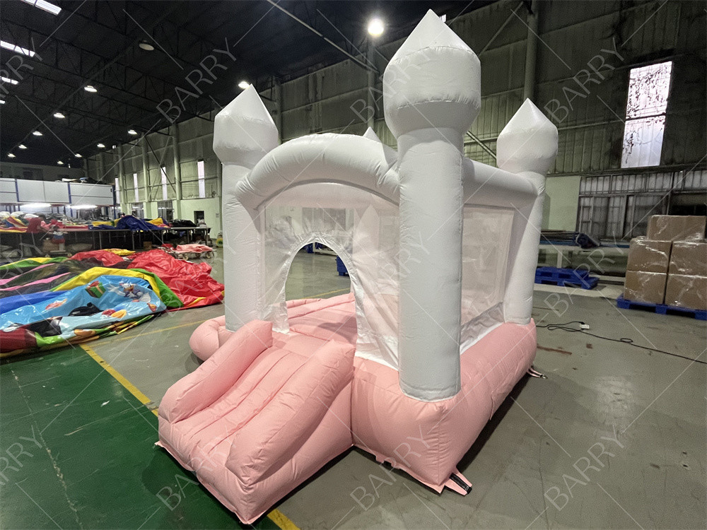 3.3x3m 하얀색과 분홍색 아름다운 펌플 웨딩 배저 슬라이드 콤보 점프 캐슬 슬라이드